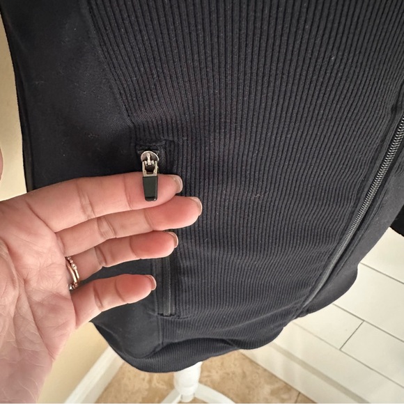 Mono B Activewear Jacket Womens M Black Full Zip Mock Neck Jacket Thumbhole - Picture 4 of 8